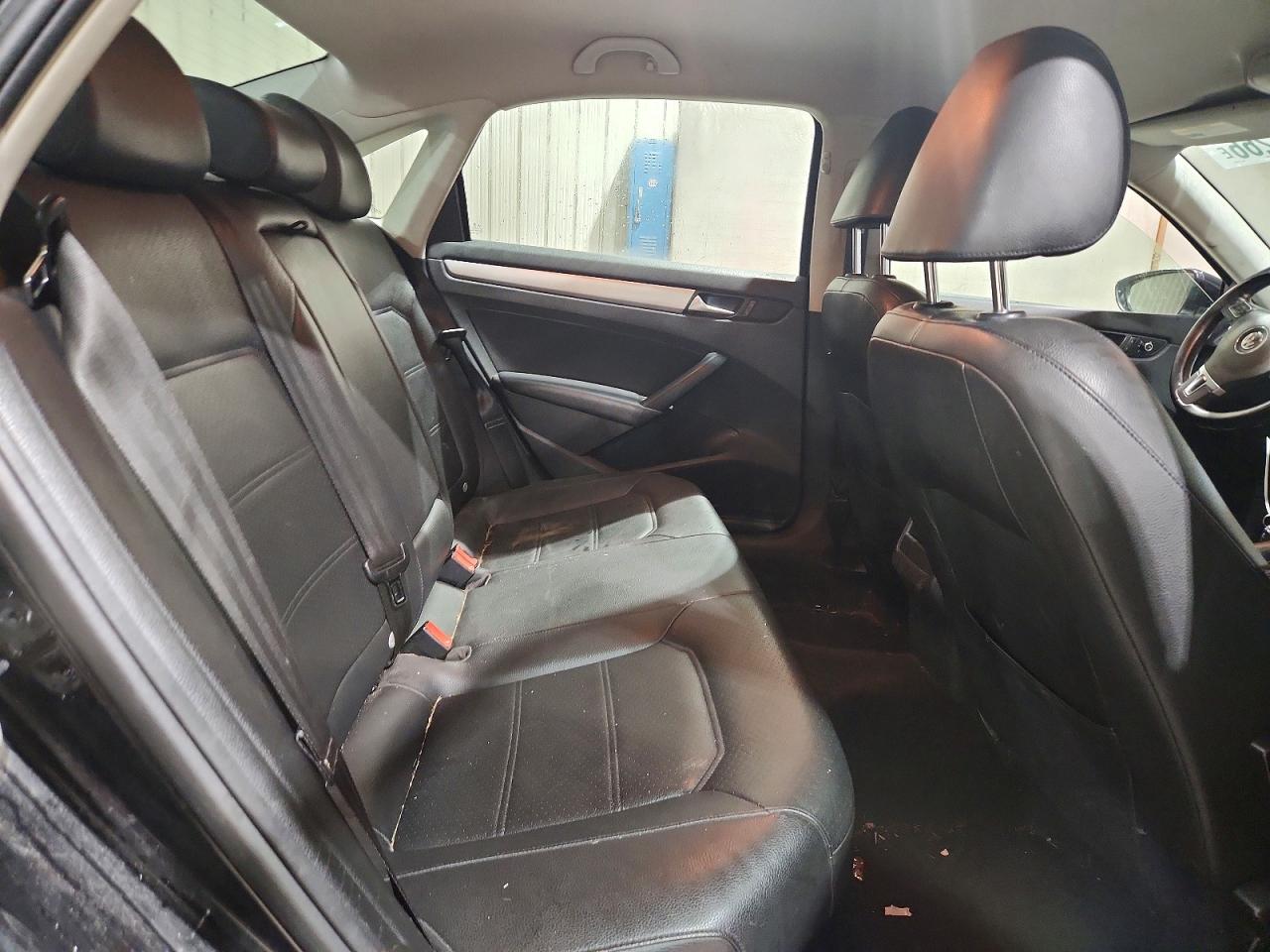2012 Volkswagen Passat Se Black vin: 1VWBP7A38CC011866