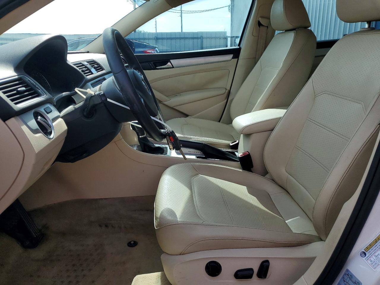 2012 Volkswagen Passat Se White vin: 1VWBP7A38CC041949