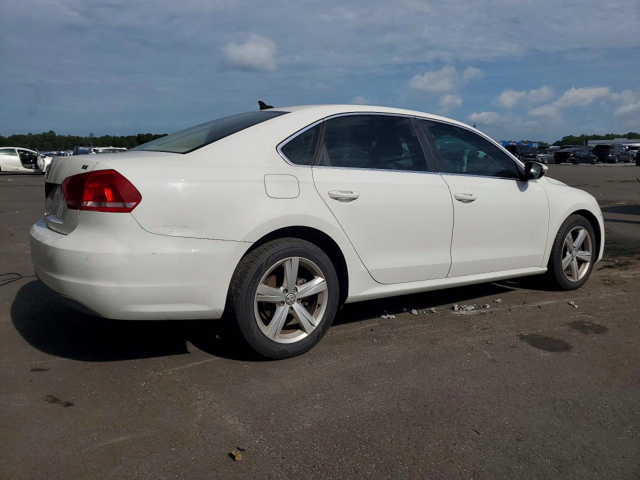 2012 Volkswagen Passat Se White vin: 1VWBP7A38CC041949
