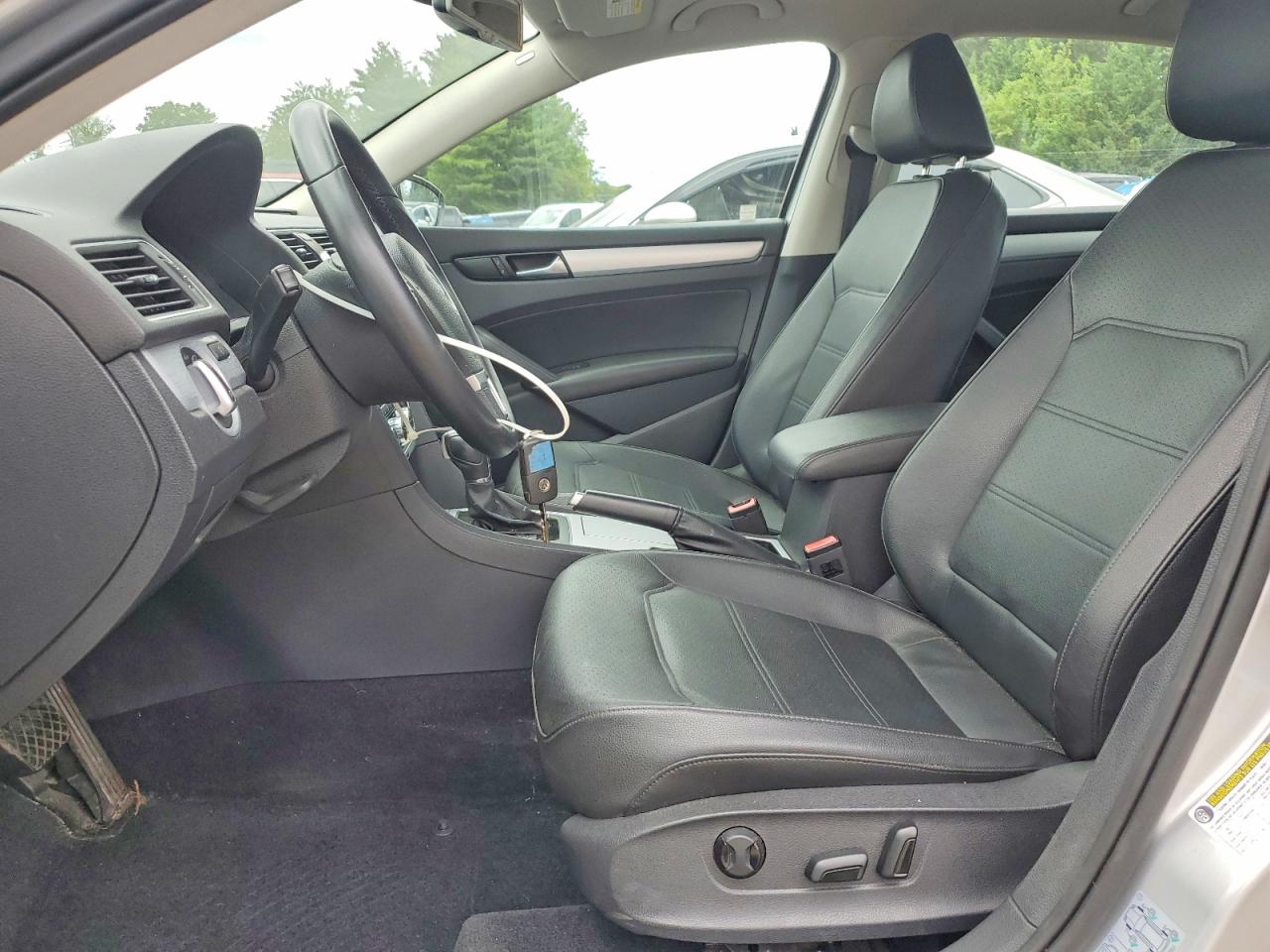 2012 Volkswagen Passat Se Silver vin: 1VWBP7A38CC043653