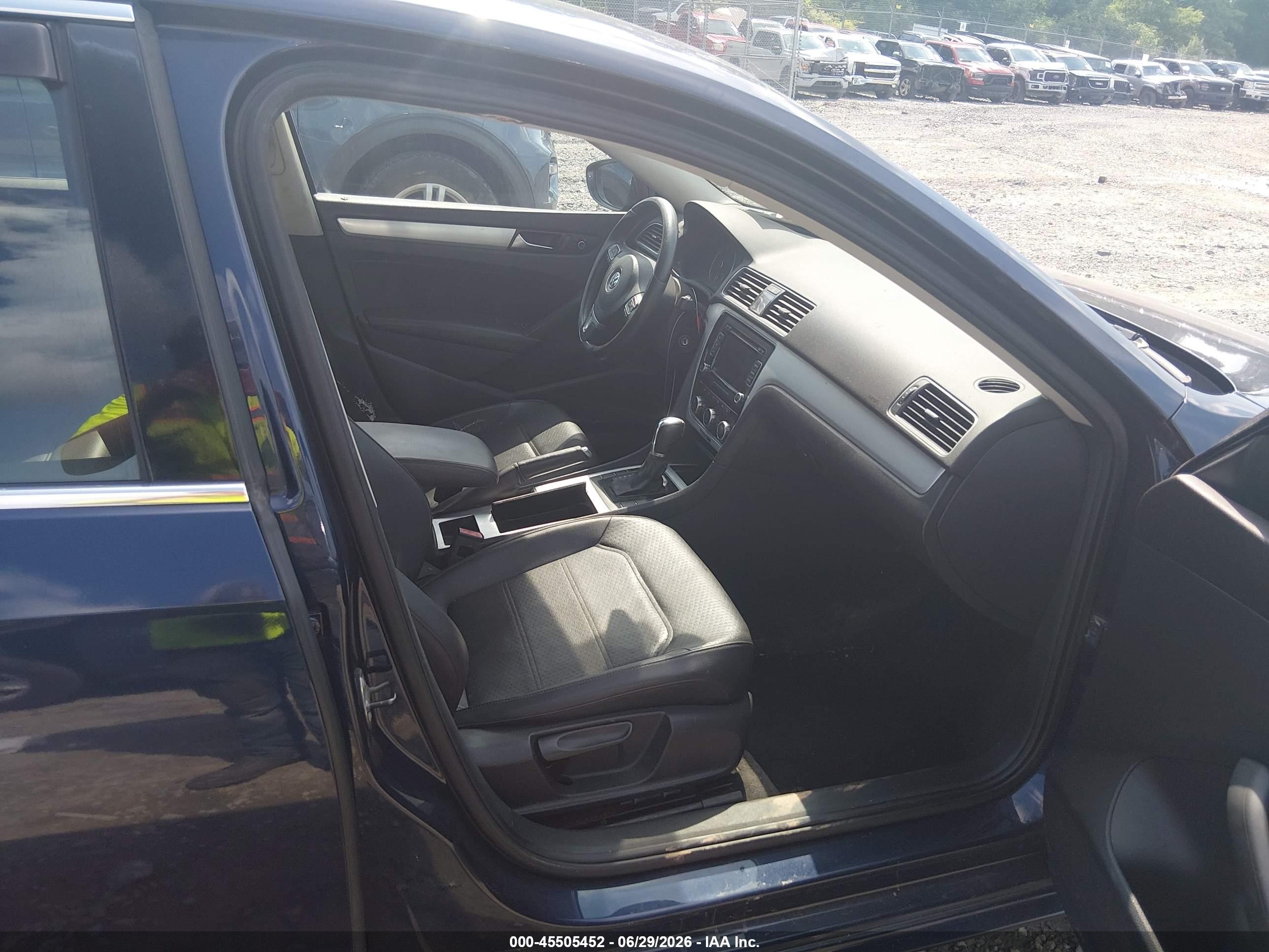 2012 Volkswagen Passat 2.5l Se Синий vin: 1VWBP7A38CC052238