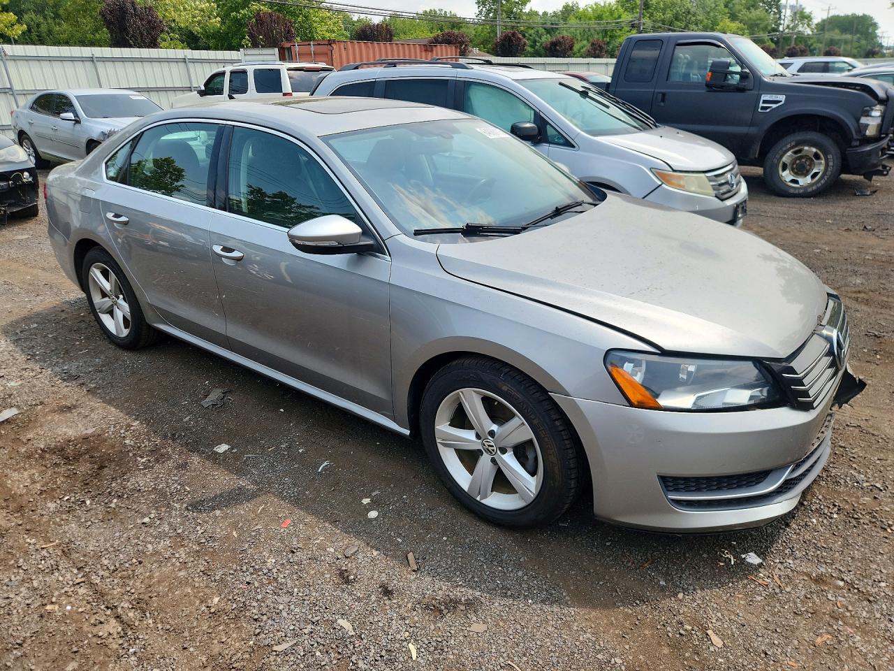 2012 Volkswagen Passat Se Gray vin: 1VWBP7A38CC065815
