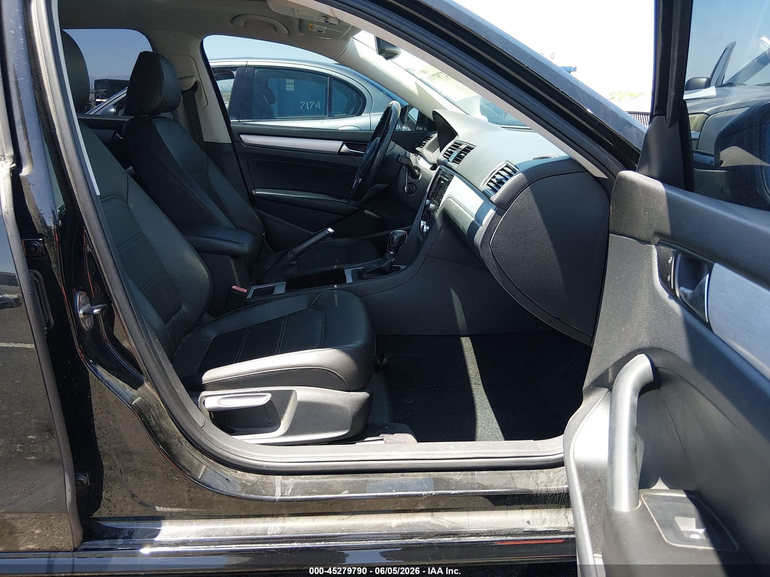 2012 Volkswagen Passat 2.5l Se Черный vin: 1VWBP7A38CC069329