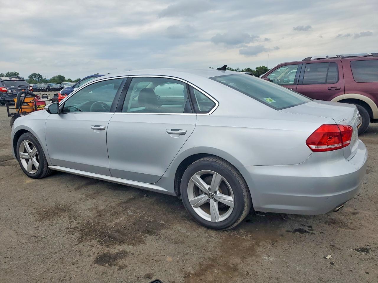 2012 Volkswagen Passat Se Silver vin: 1VWBP7A38CC081707