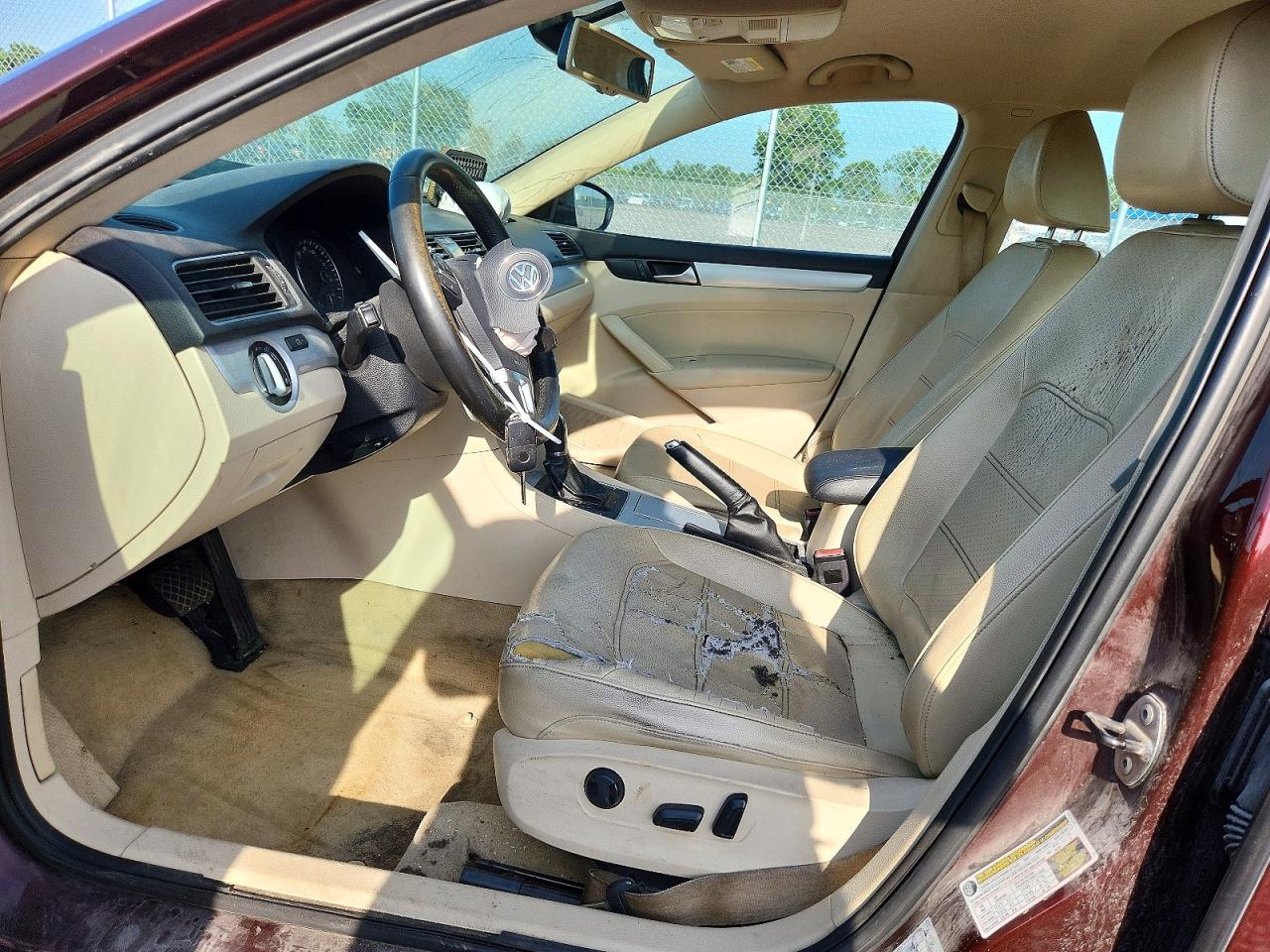 2012 Volkswagen Passat Se Burgundy vin: 1VWBP7A38CC099396