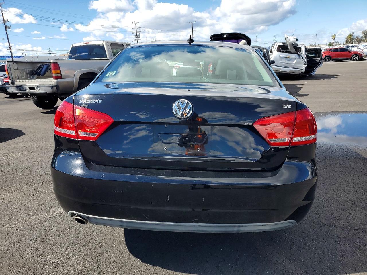 2013 Volkswagen Passat Se Черный vin: 1VWBP7A38DC007771