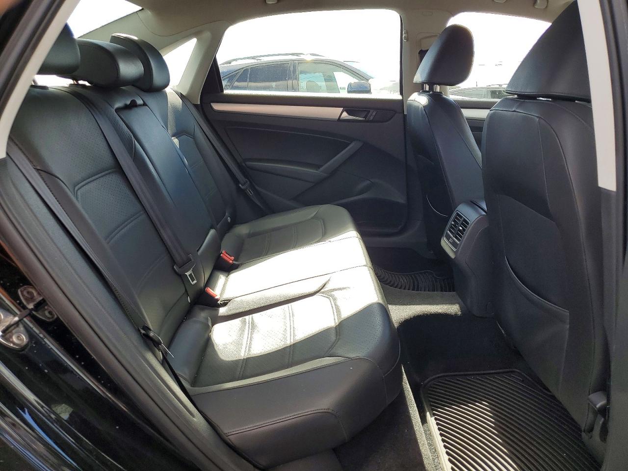 2013 Volkswagen Passat Se Черный vin: 1VWBP7A38DC007771