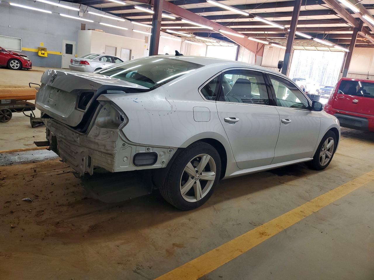 2013 Volkswagen Passat Se Серебряный vin: 1VWBP7A38DC013389