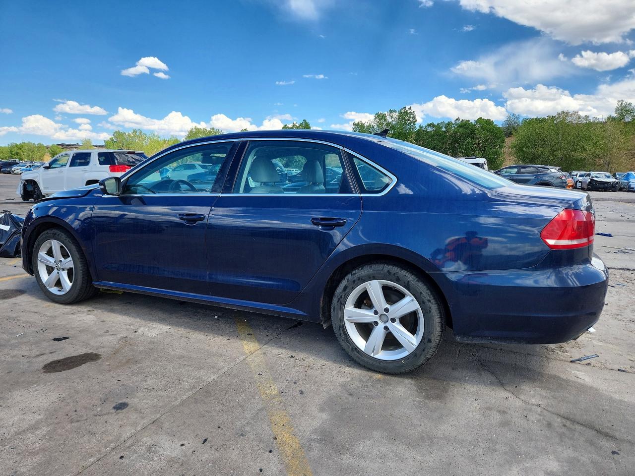 2013 Volkswagen Passat Se Blue vin: 1VWBP7A38DC038972