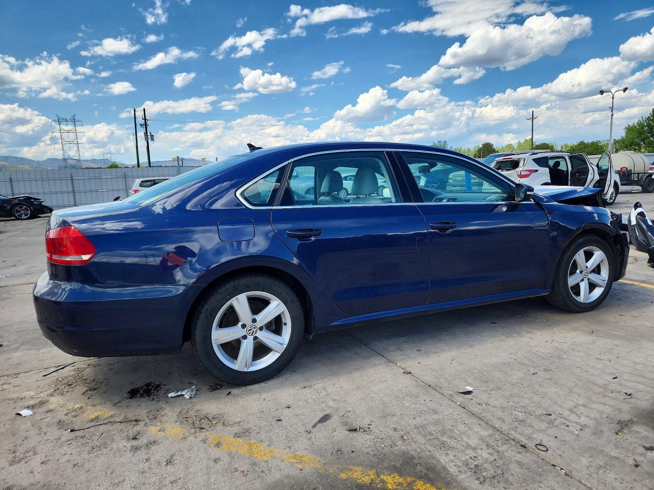 2013 Volkswagen Passat Se Blue vin: 1VWBP7A38DC038972