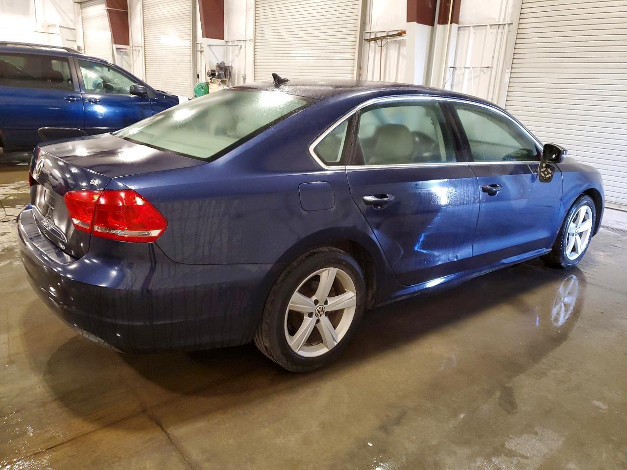 2013 Volkswagen Passat Blue vin: 1VWBP7A38DC046098
