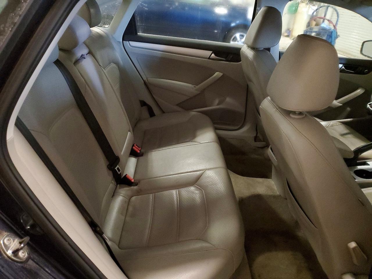 2013 Volkswagen Passat Blue vin: 1VWBP7A38DC046098