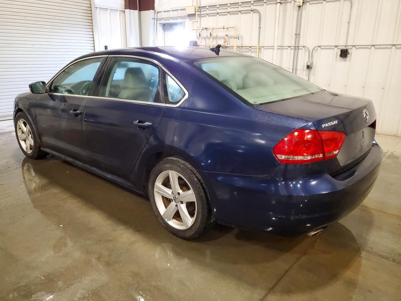 2013 Volkswagen Passat Blue vin: 1VWBP7A38DC046098