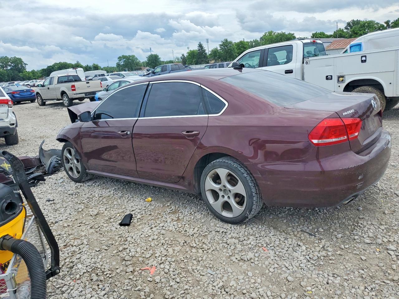 2013 Volkswagen Passat Se Maroon vin: 1VWBP7A38DC075892