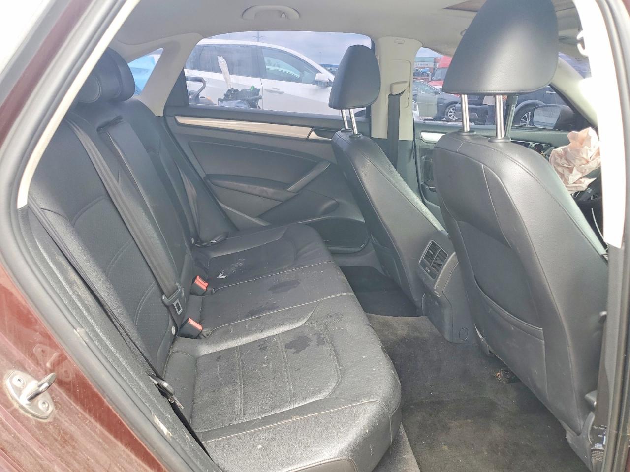 2013 Volkswagen Passat Se Maroon vin: 1VWBP7A38DC075892
