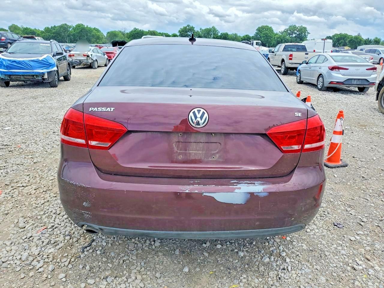 2013 Volkswagen Passat Se Maroon vin: 1VWBP7A38DC075892