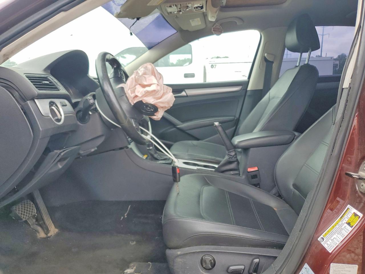 2013 Volkswagen Passat Se Maroon vin: 1VWBP7A38DC075892