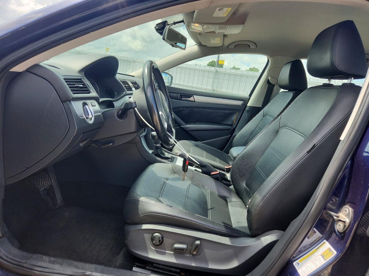 2013 Volkswagen Passat Se Blue vin: 1VWBP7A38DC086228