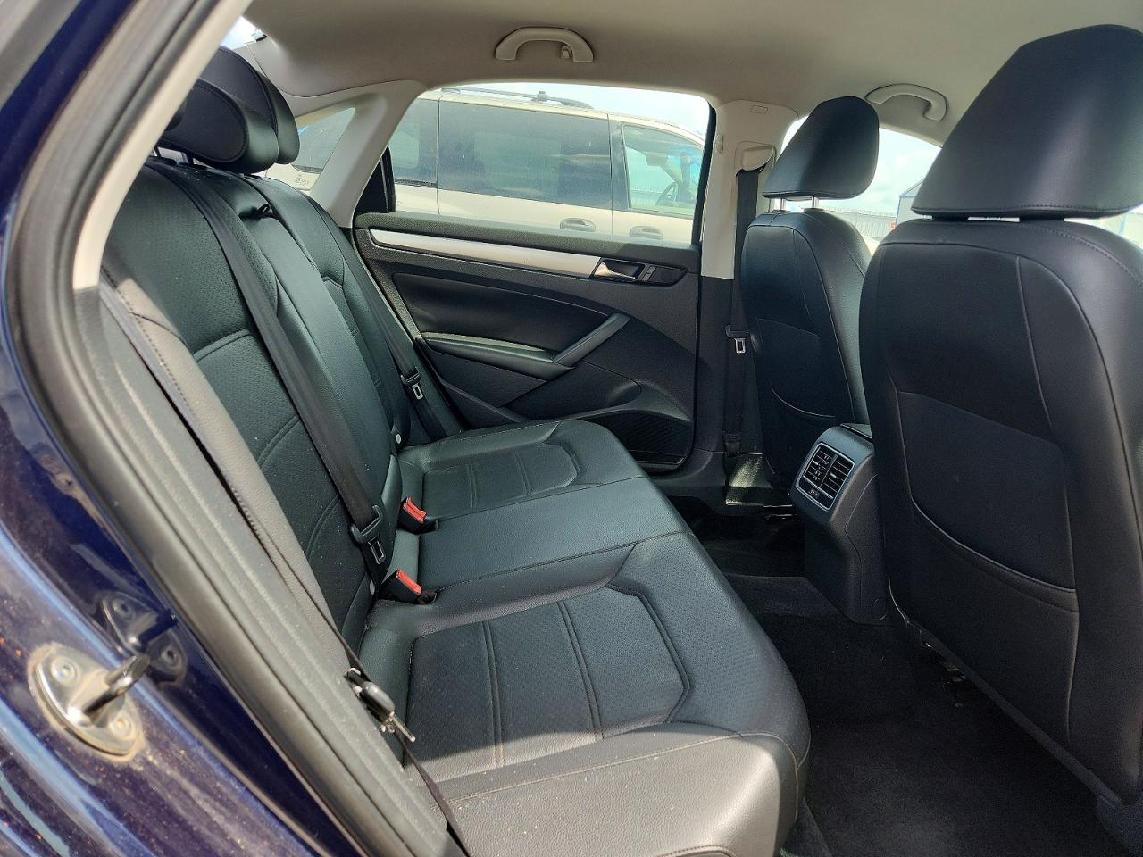 2013 Volkswagen Passat Se Blue vin: 1VWBP7A38DC086228