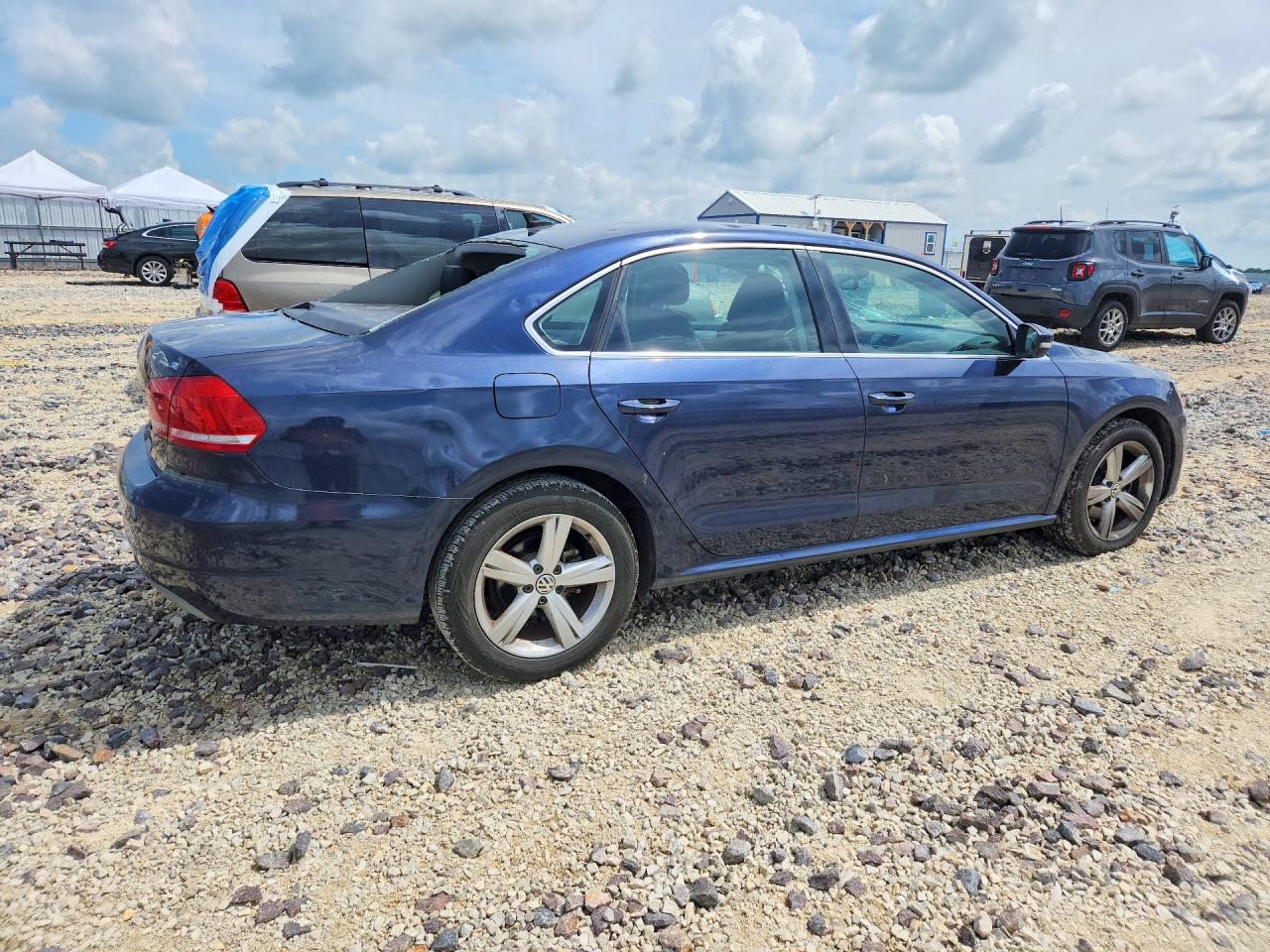 2013 Volkswagen Passat Se Blue vin: 1VWBP7A38DC086228
