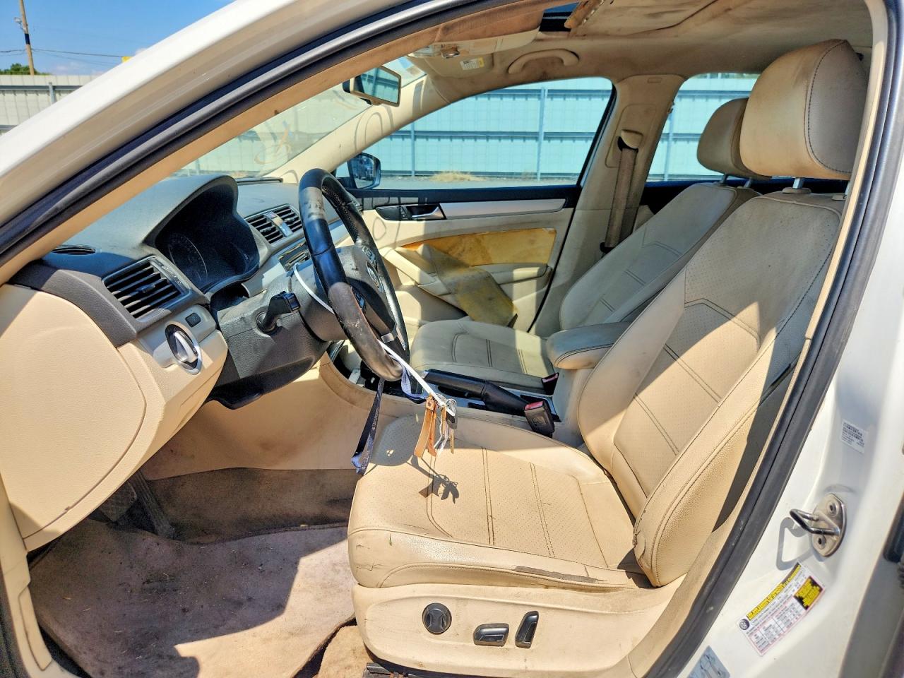 2013 Volkswagen Passat Se White vin: 1VWBP7A38DC100385