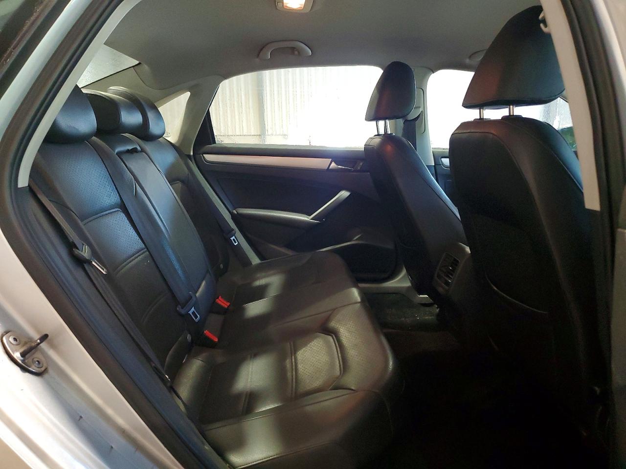 2013 Volkswagen Passat Se Silver vin: 1VWBP7A38DC104307