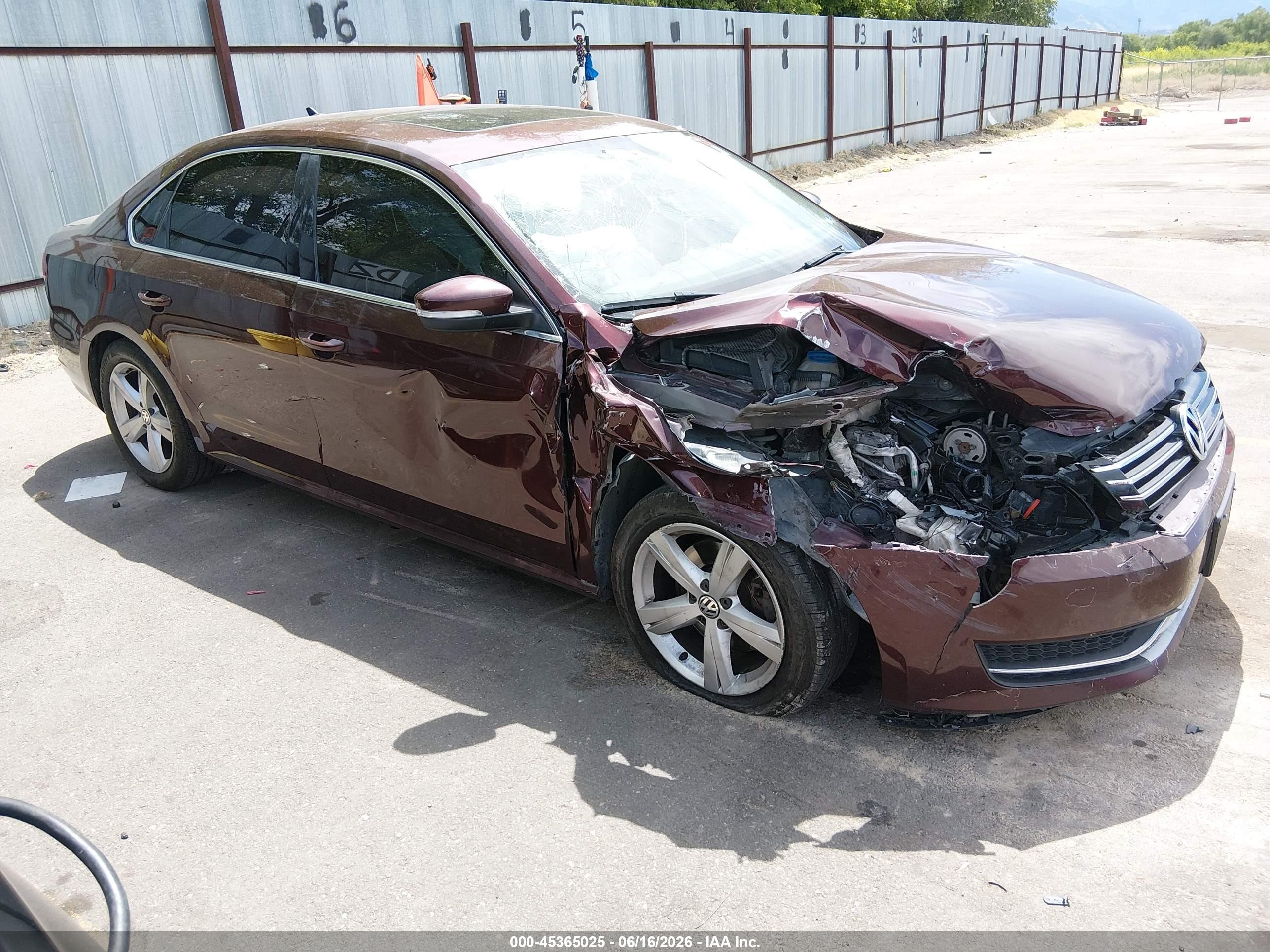 2013 Volkswagen Passat 2.5l Se Темно-бордовый vin: 1VWBP7A38DC104646