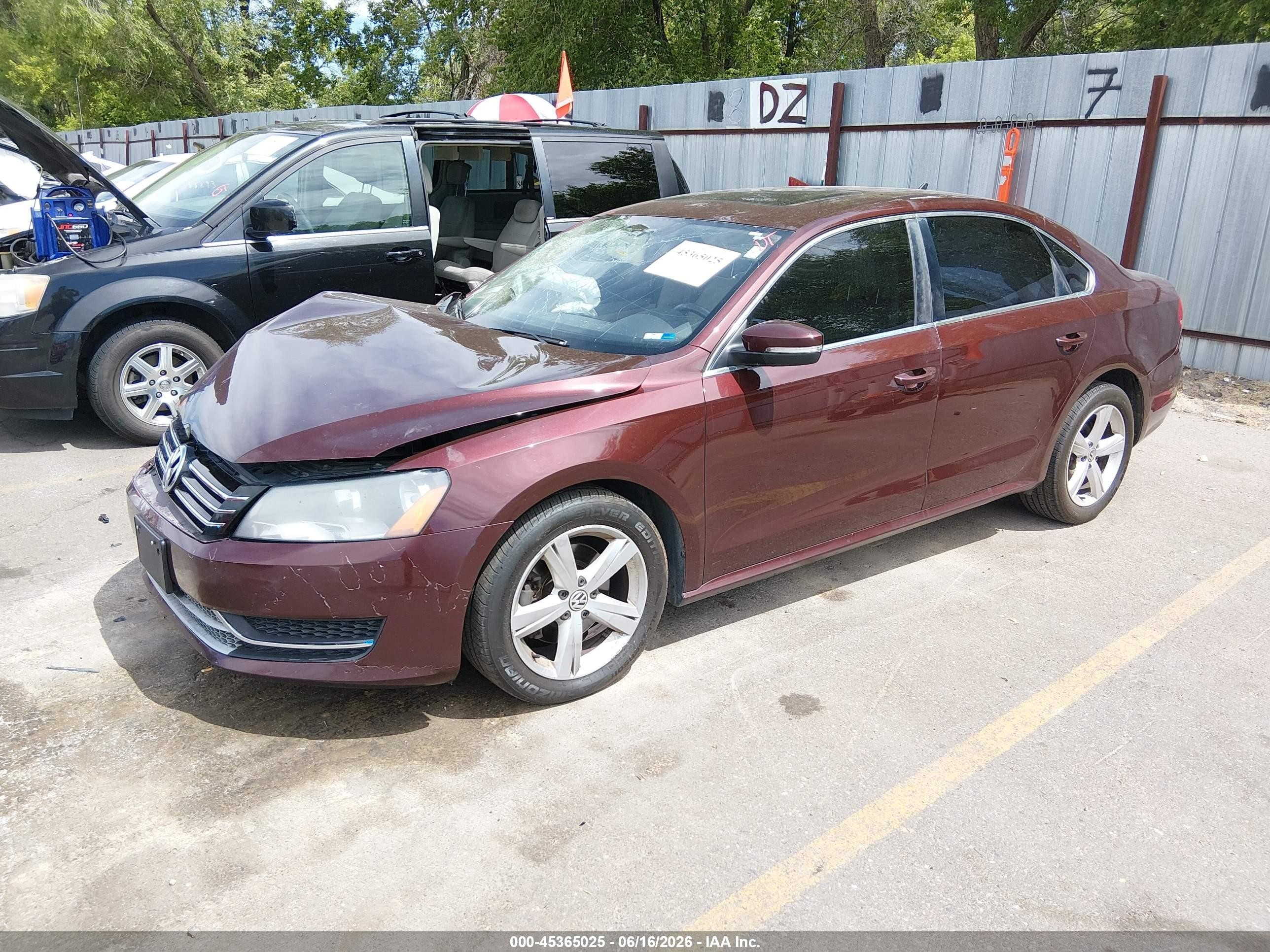 2013 Volkswagen Passat 2.5l Se Maroon vin: 1VWBP7A38DC104646
