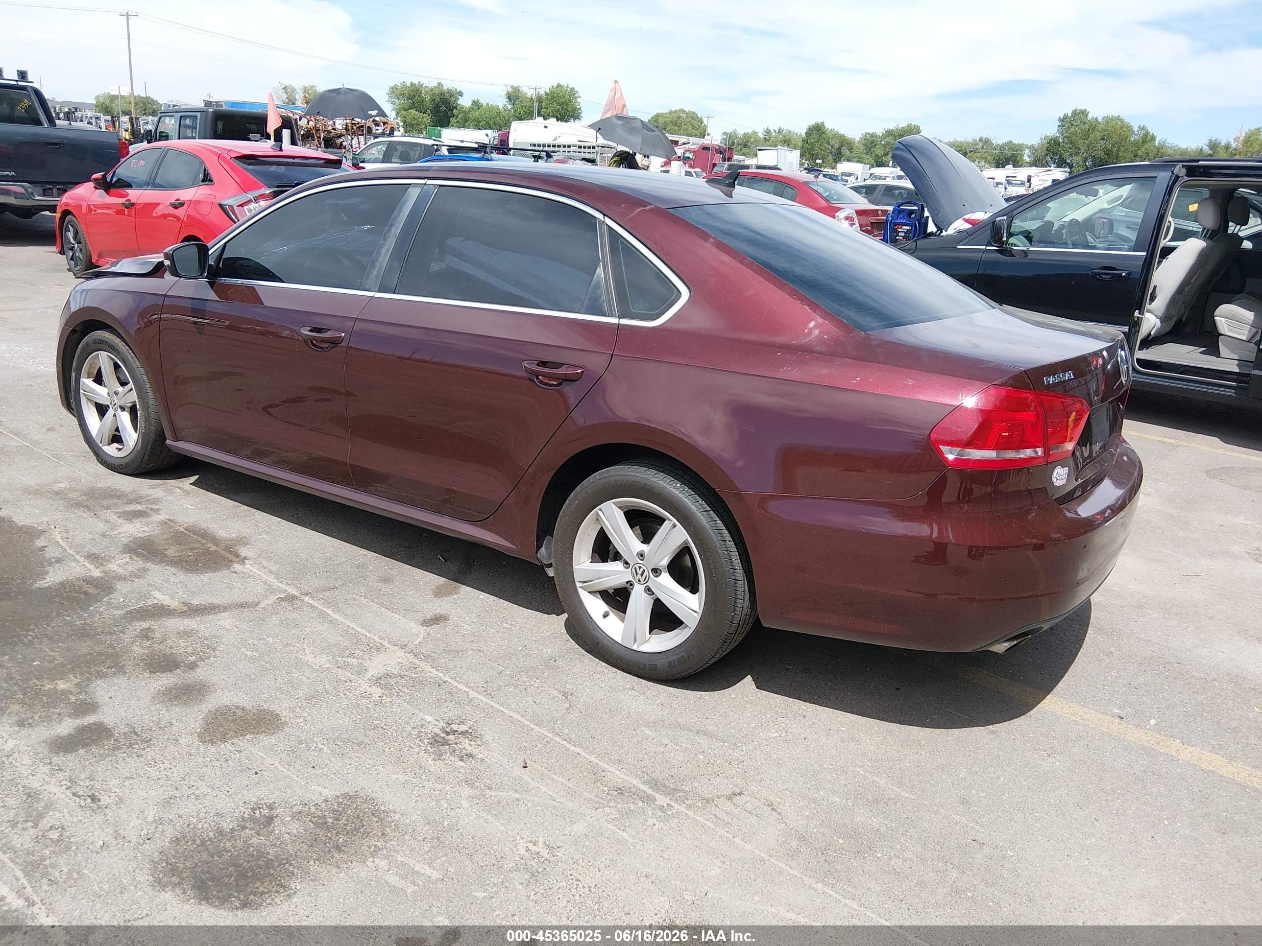 2013 Volkswagen Passat 2.5l Se Maroon vin: 1VWBP7A38DC104646