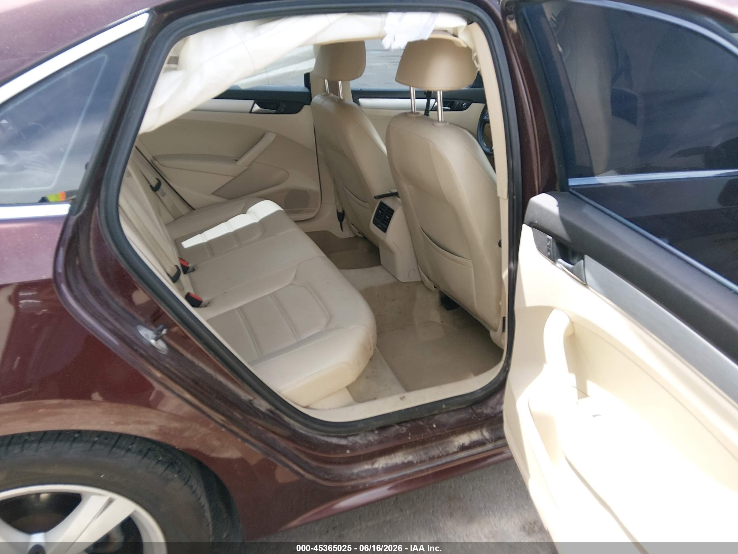 2013 Volkswagen Passat 2.5l Se Maroon vin: 1VWBP7A38DC104646