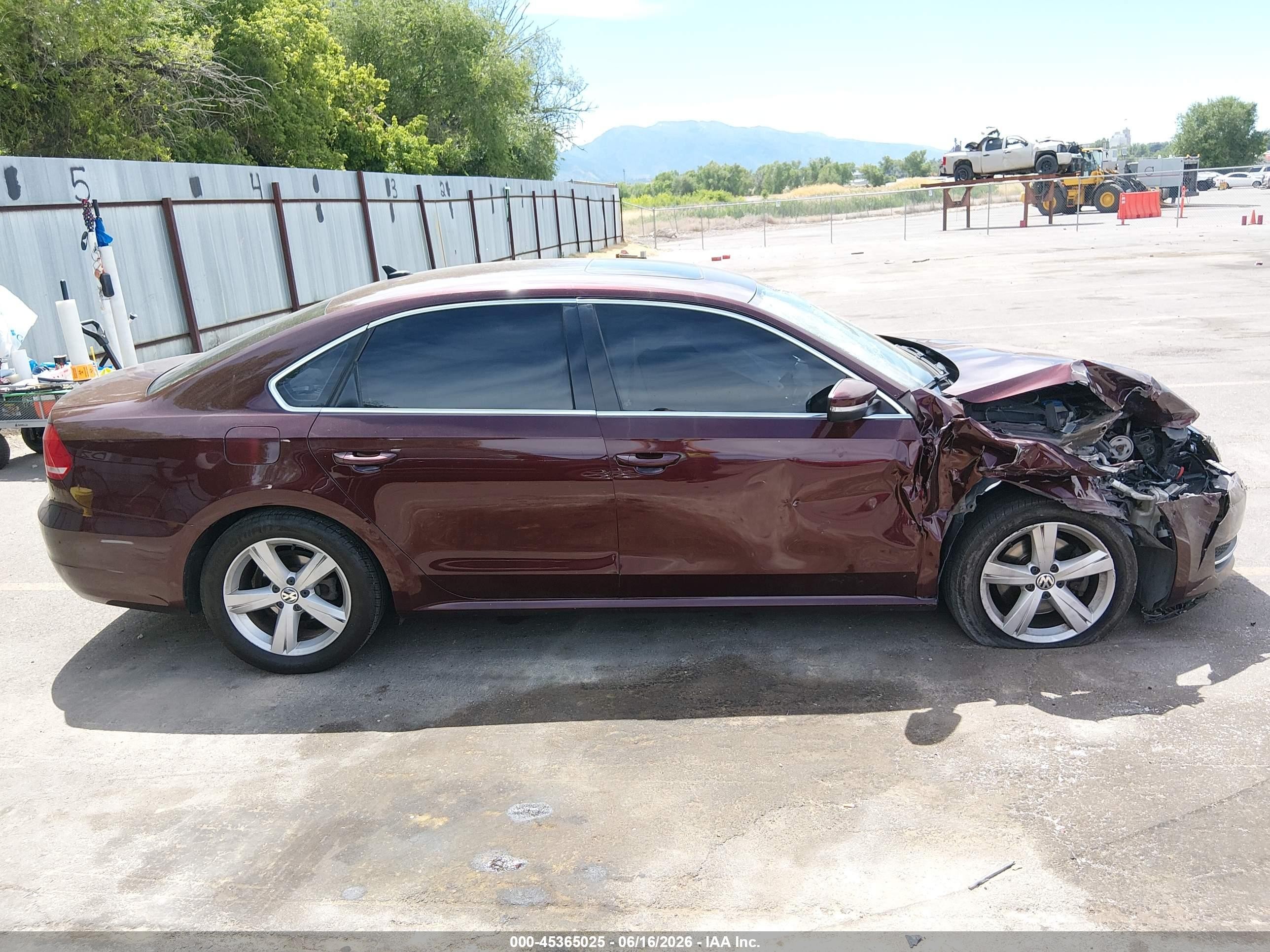 2013 Volkswagen Passat 2.5l Se Maroon vin: 1VWBP7A38DC104646