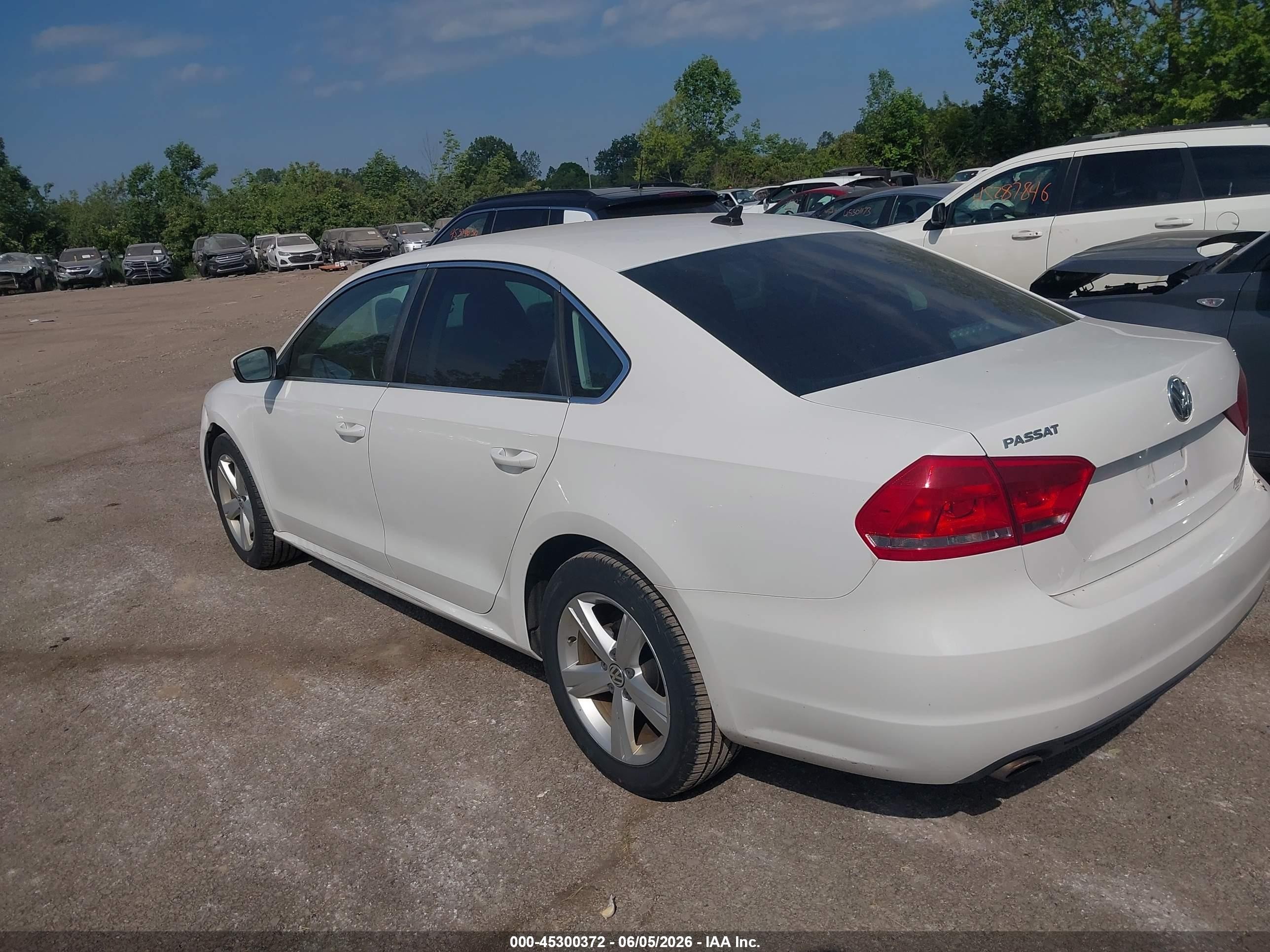 2013 Volkswagen Passat 2.5l Se White vin: 1VWBP7A38DC131460