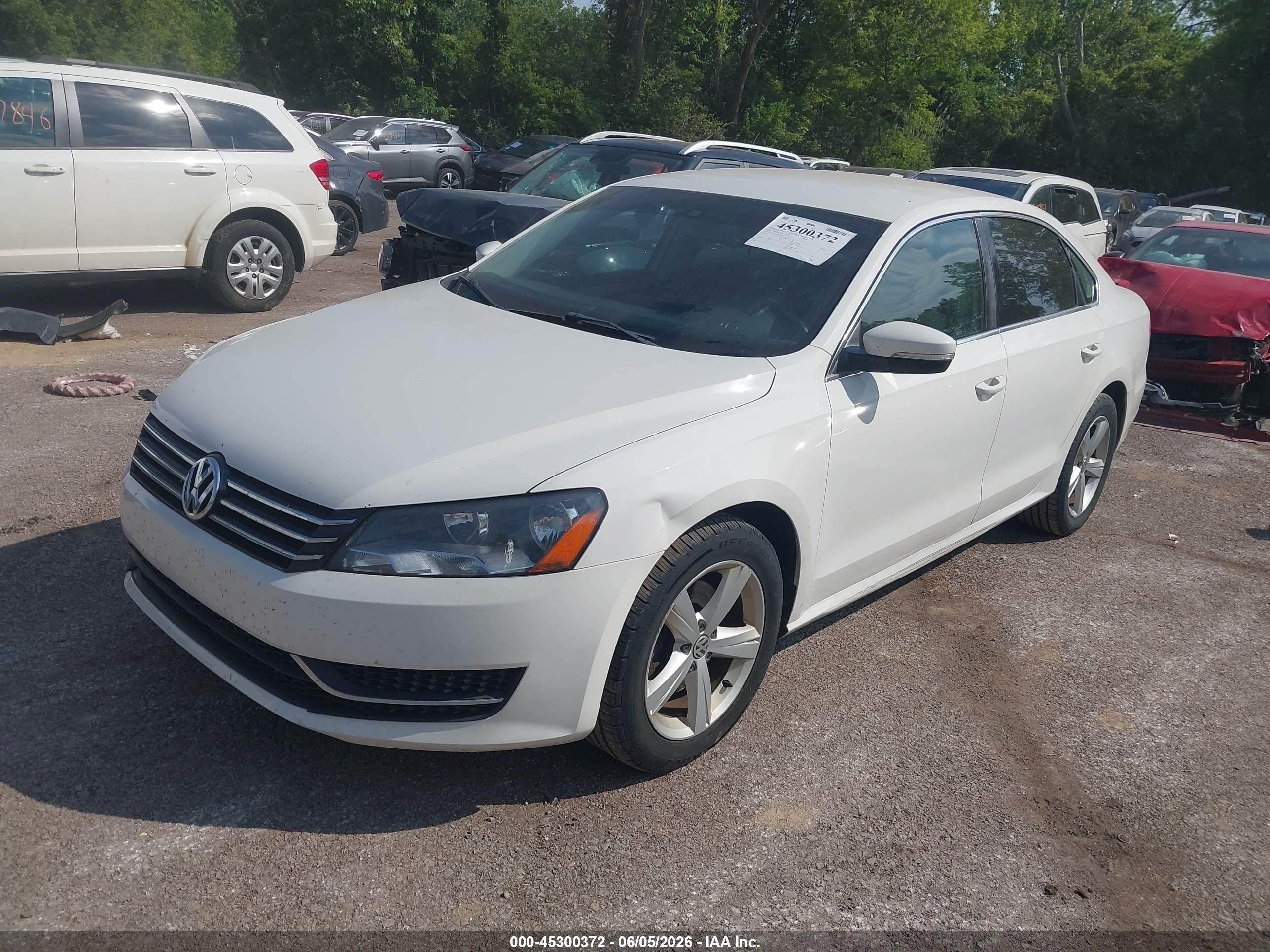 2013 Volkswagen Passat 2.5l Se White vin: 1VWBP7A38DC131460