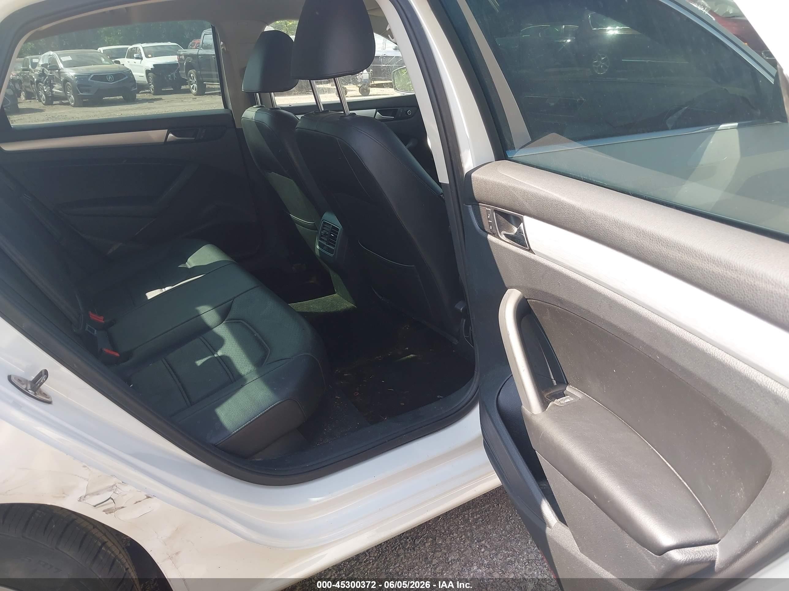 2013 Volkswagen Passat 2.5l Se White vin: 1VWBP7A38DC131460