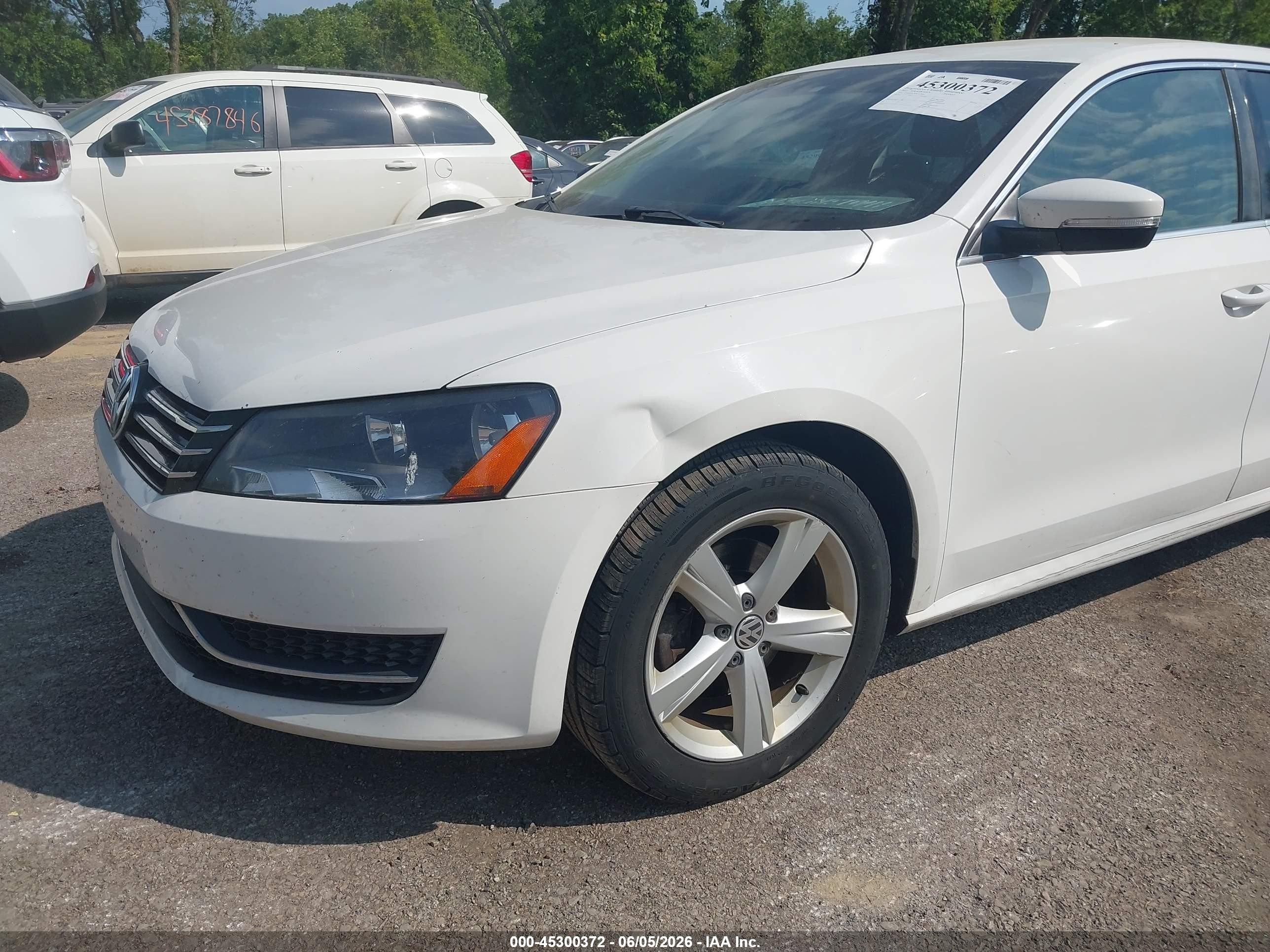 2013 Volkswagen Passat 2.5l Se White vin: 1VWBP7A38DC131460