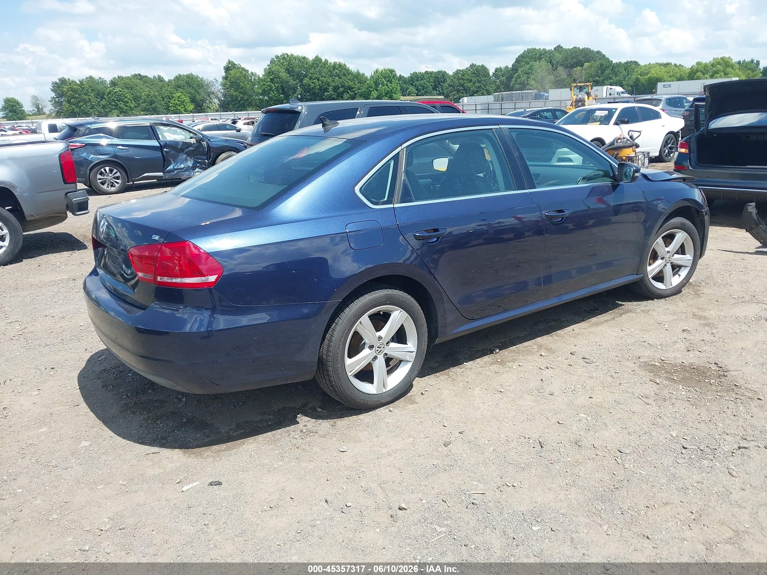 2013 Volkswagen Passat 2.5l Se Blue vin: 1VWBP7A38DC144905