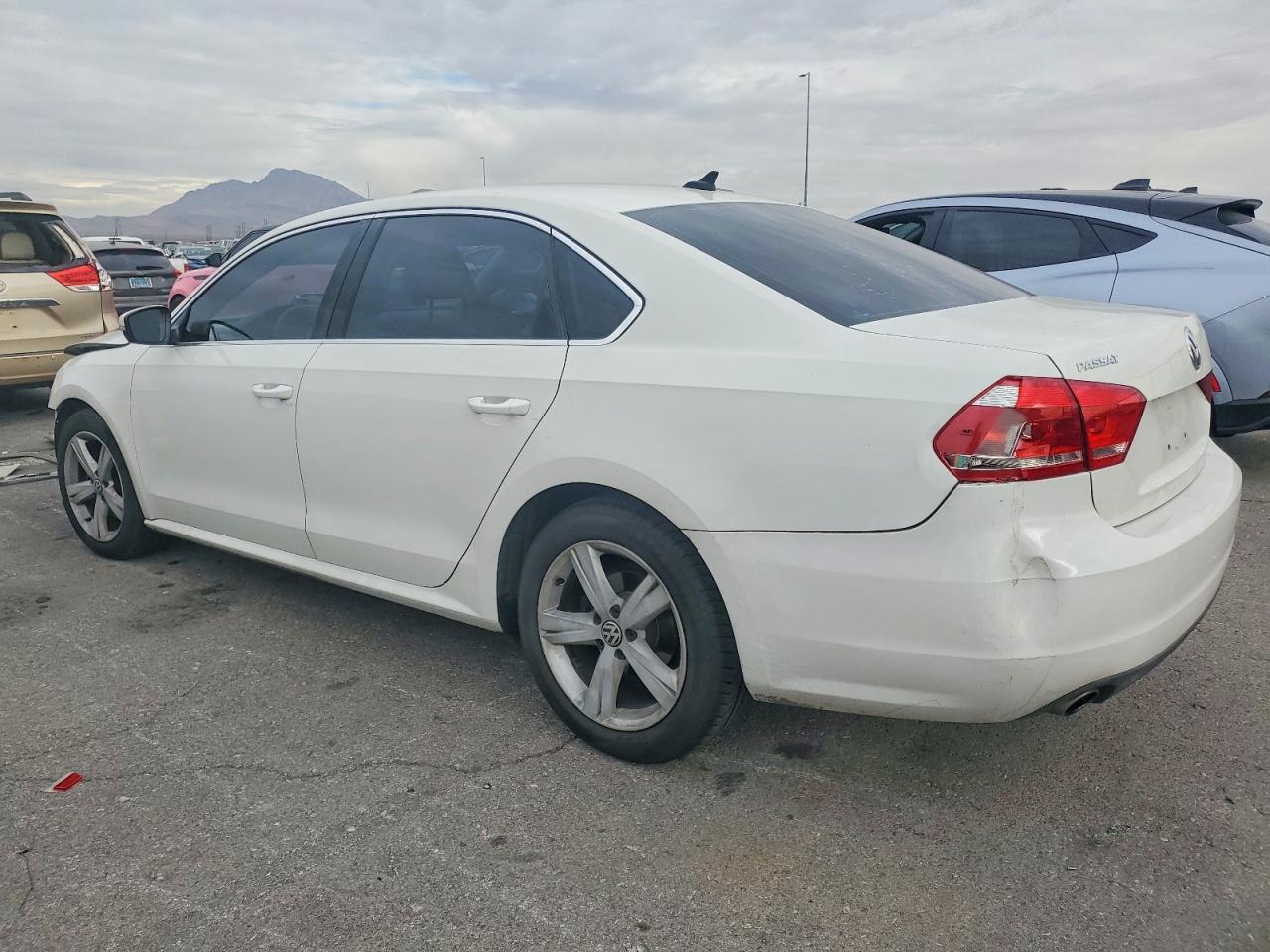 2014 Volkswagen Passat Se White vin: 1VWBP7A38EC015337
