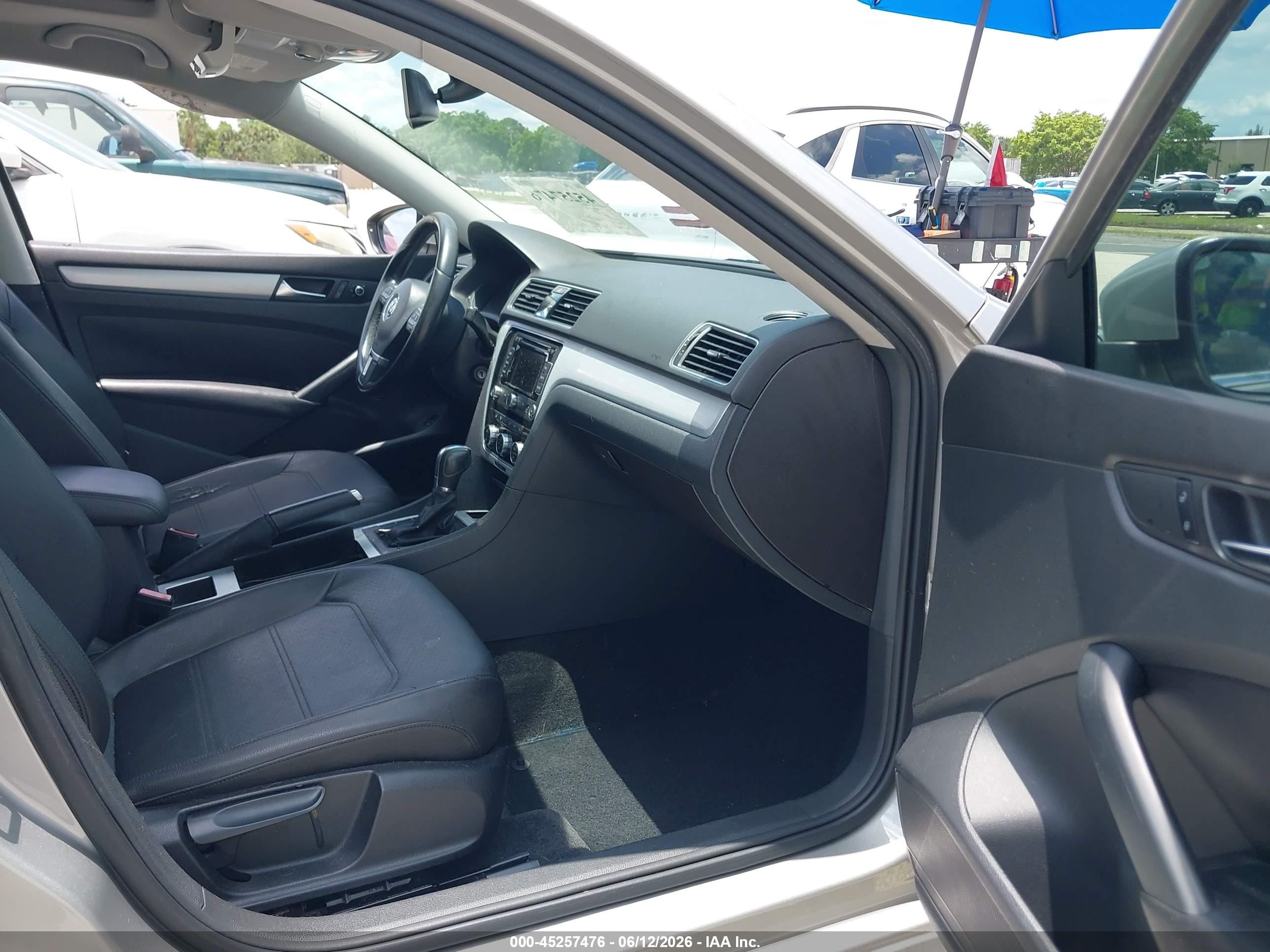 2012 Volkswagen Passat 2.5l Se Silver vin: 1VWBP7A39CC005011