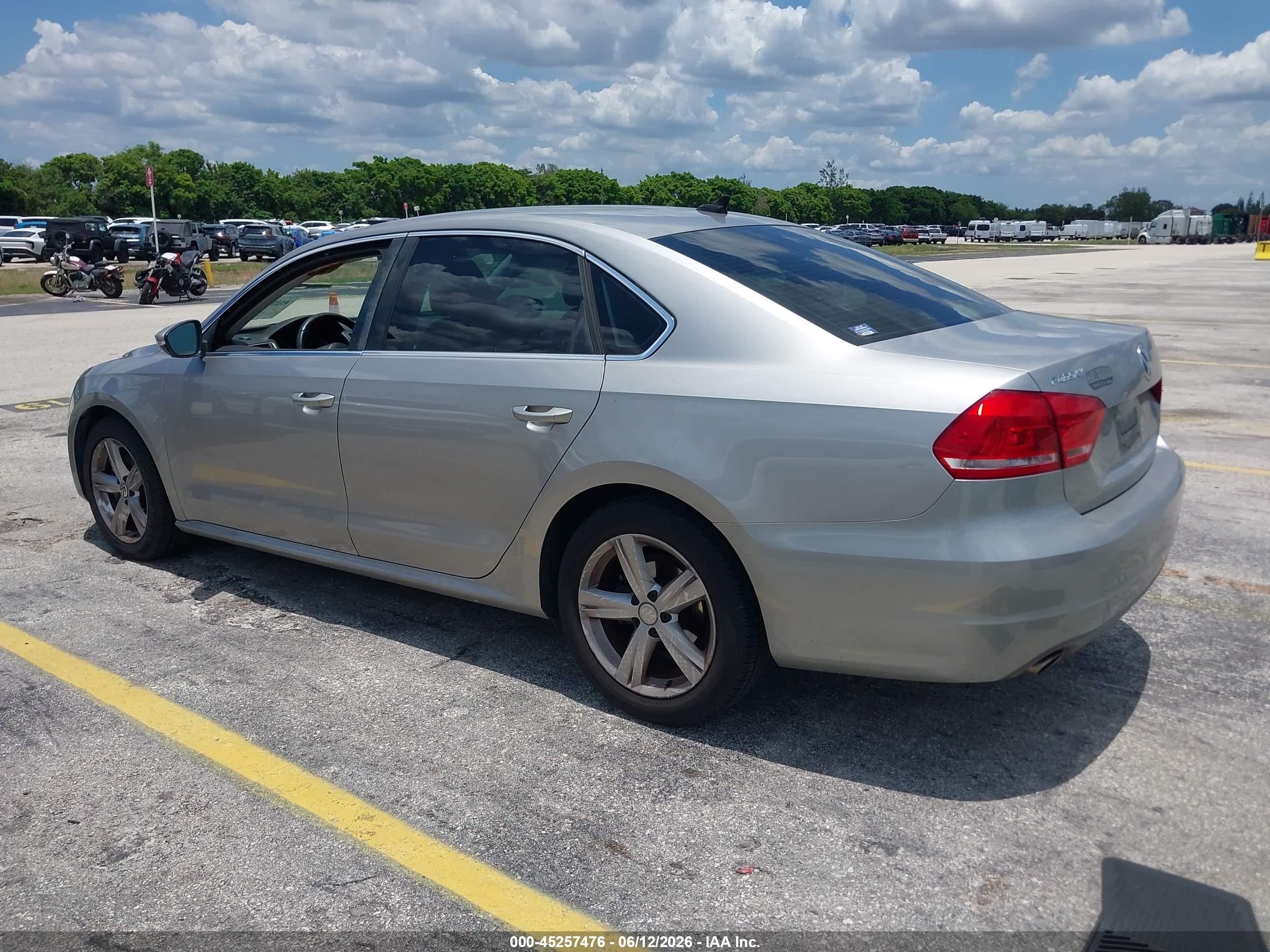 2012 Volkswagen Passat 2.5l Se Silver vin: 1VWBP7A39CC005011