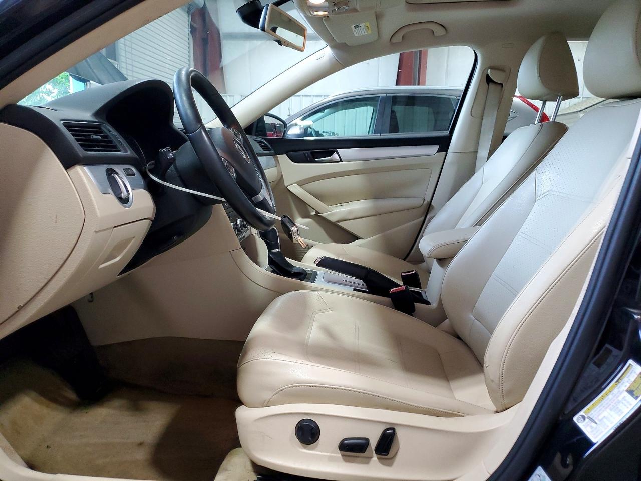 2012 Volkswagen Passat Se Black vin: 1VWBP7A39CC006871
