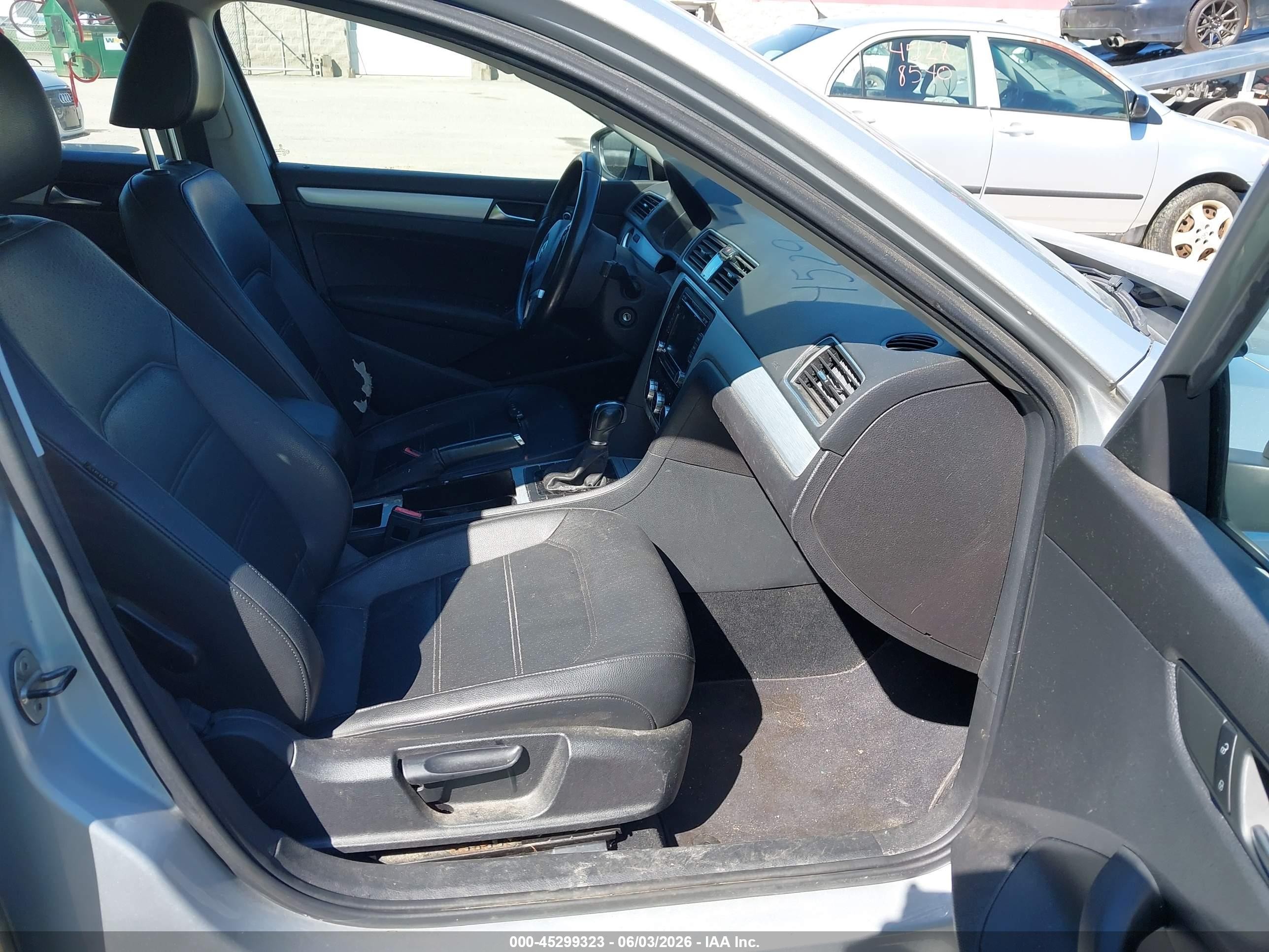 2012 Volkswagen Passat 2.5l Se Silver vin: 1VWBP7A39CC009446