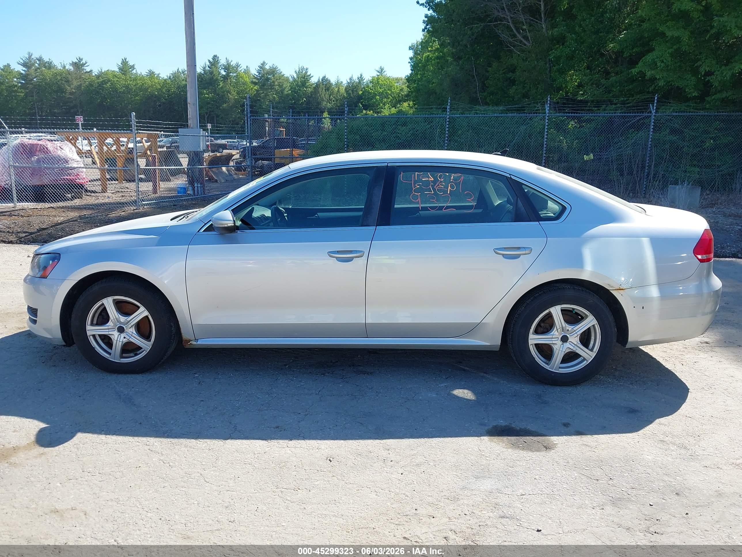 2012 Volkswagen Passat 2.5l Se Silver vin: 1VWBP7A39CC009446