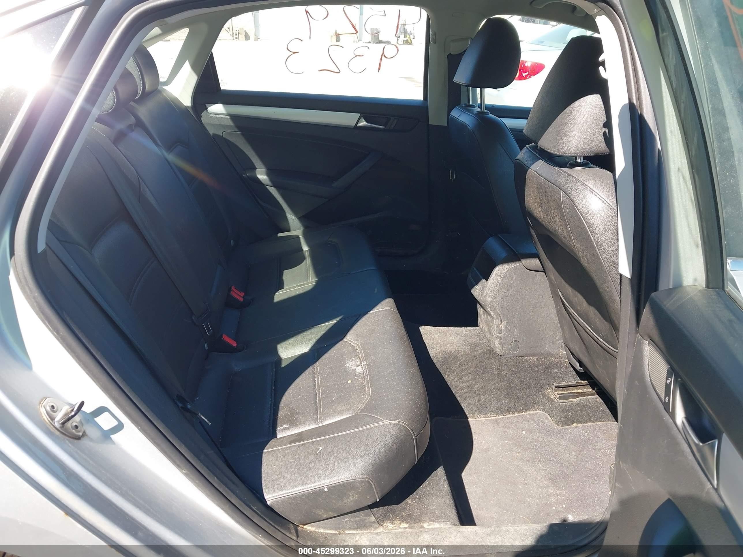 2012 Volkswagen Passat 2.5l Se Silver vin: 1VWBP7A39CC009446