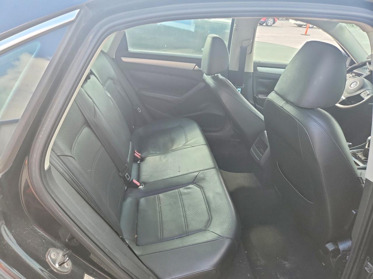 2012 Volkswagen Passat Se Черный vin: 1VWBP7A39CC018051