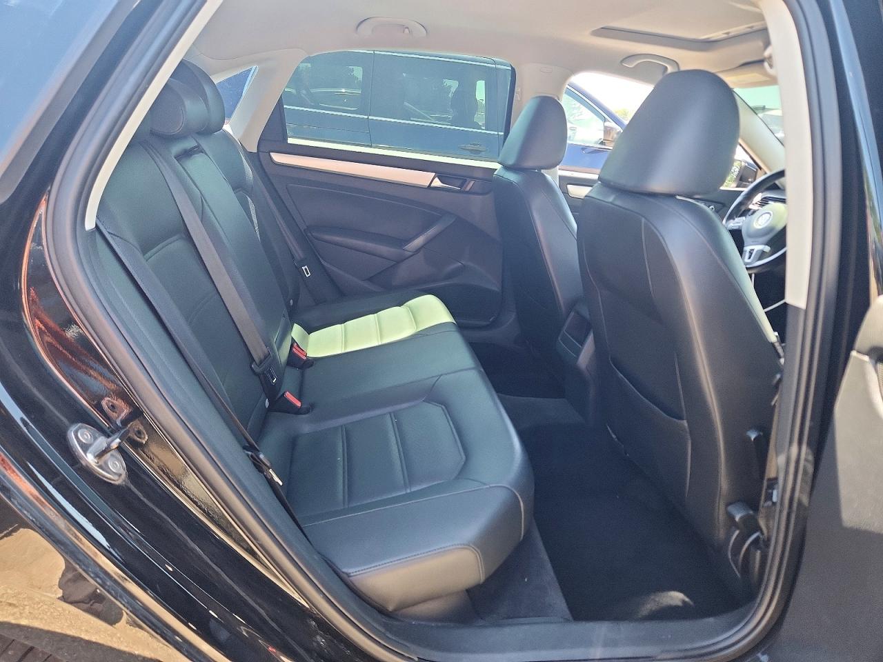 2012 Volkswagen Passat Se Black vin: 1VWBP7A39CC023816
