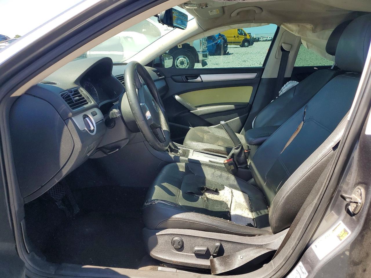 2012 Volkswagen Passat Se Gray vin: 1VWBP7A39CC058744