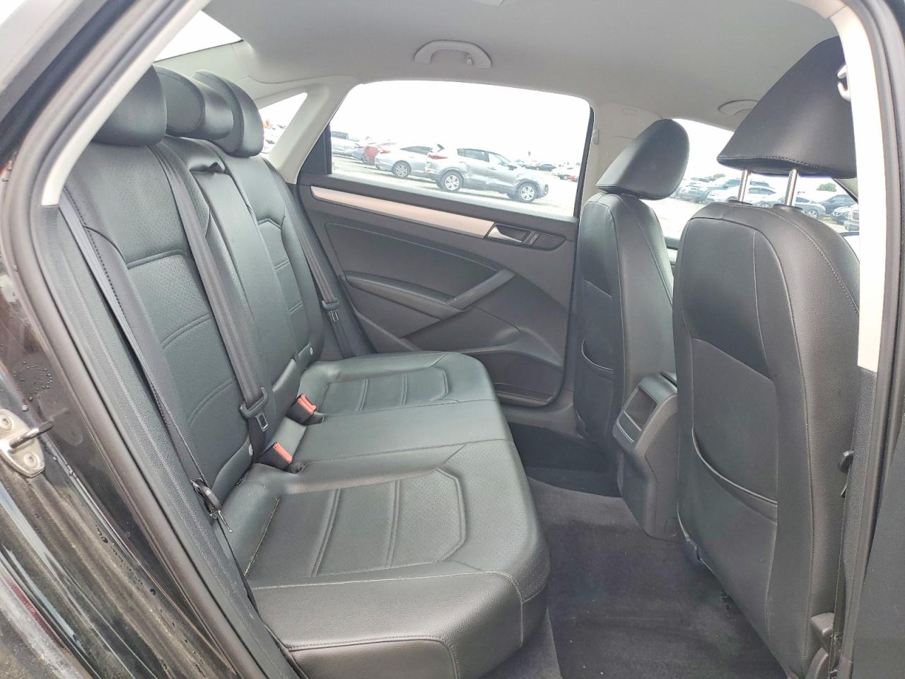 2012 Volkswagen Passat Se Black vin: 1VWBP7A39CC059103
