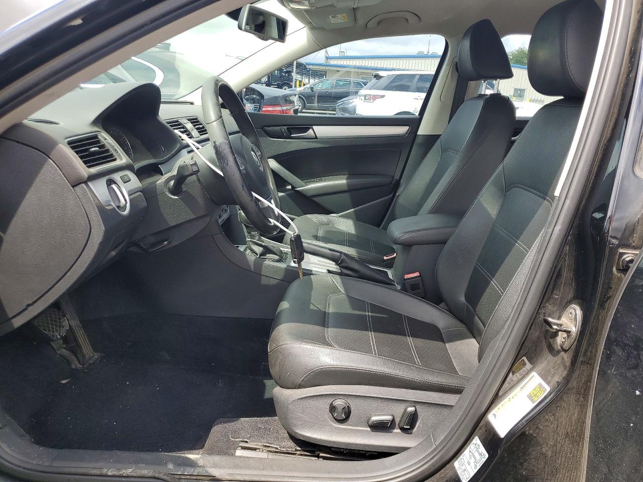 2012 Volkswagen Passat Se Black vin: 1VWBP7A39CC059103