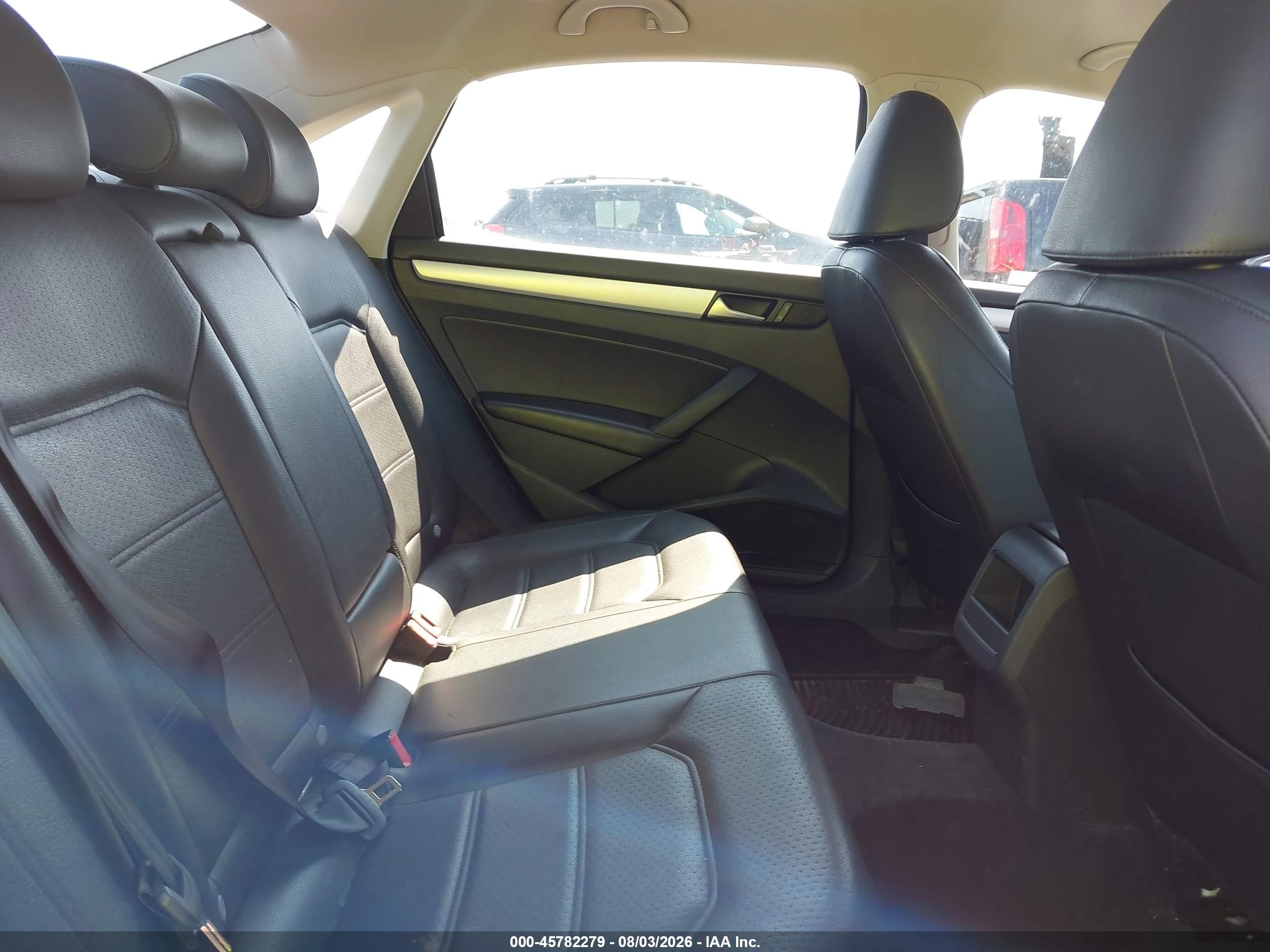 2012 Volkswagen Passat 2.5l Se Silver vin: 1VWBP7A39CC076581