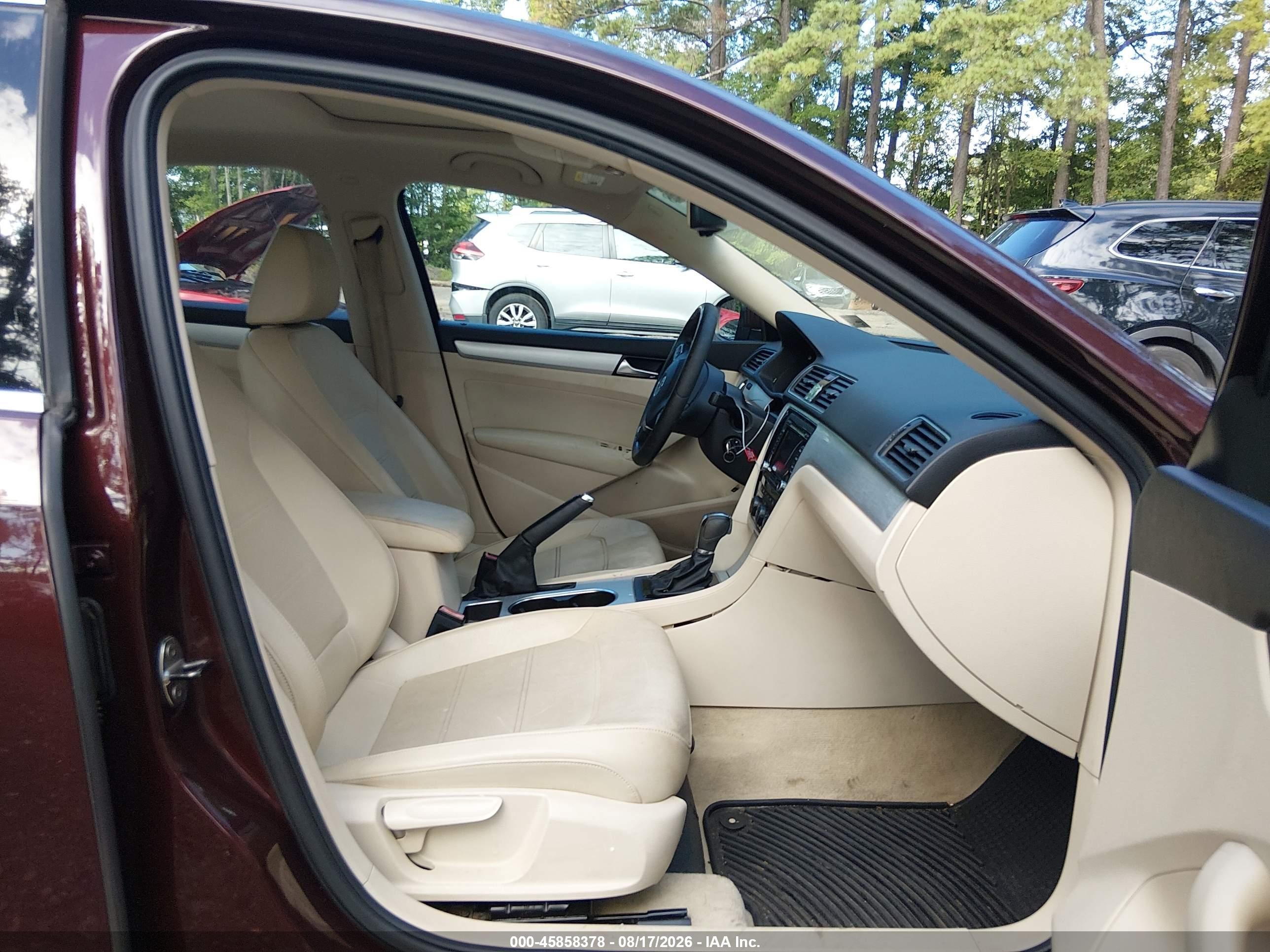 2013 Volkswagen Passat 2.5l Se Красный vin: 1VWBP7A39DC000179